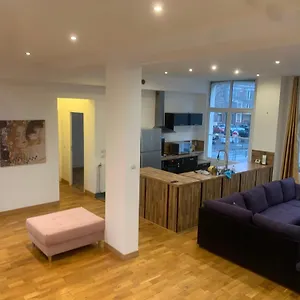 Spacieux 100 M2 Pour 7 Personnes En Plein Centre-ville Appartement