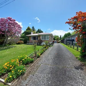 3 Bedroom By The Reserve Holiday home Rotorua